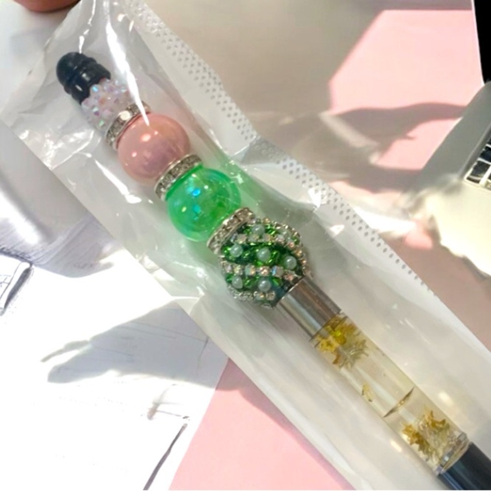 Beaded Pen Colorful in Pink & green design elegance. - Picture 7 of 8